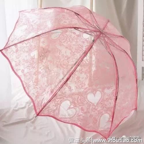 心理测试，假如突然下雨，你会买哪把伞？测你是谁忘不了的人？