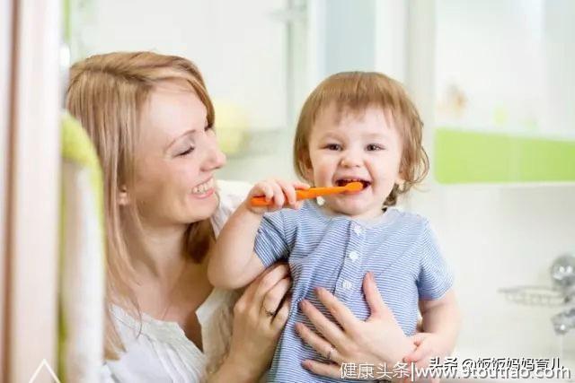造成宝宝“满口烂牙”的不是糖果，而是家长的这种习惯，别大意