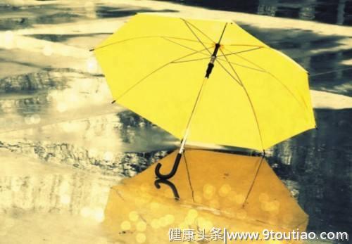 心理测试：突降暴雨，你选哪一把雨伞？测半年内你的贵人是否到来