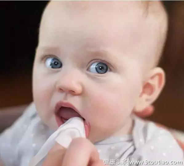 宝宝长乳牙护理“4步走”，新手妈妈要知道，这4步缺一不可