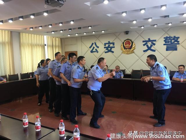 市公安局“暖警心 保大庆”心理健康小分队走进蓬溪县公安局