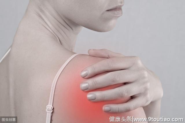 肩痛不仅是肩周炎，可能提示癌症来临，4种大病均与肩痛有关