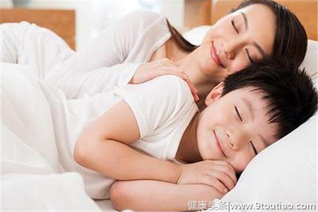 男孩何时该和妈妈分床睡？过了这个年龄，易影响孩子心理健康