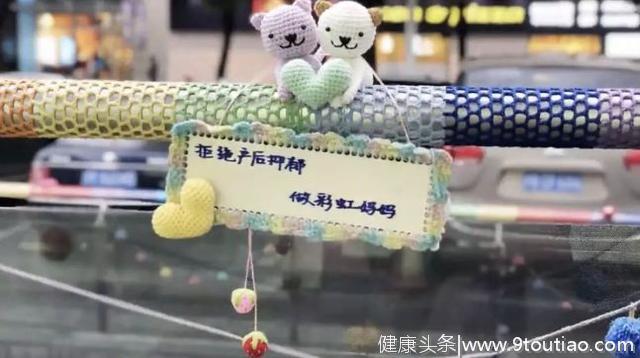 她用线团对抗抑郁，编织成的玩偶装扮了上海街道