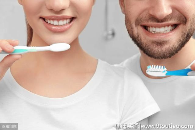 错误的刷牙方式等于毁牙！口腔专家教你牙到底该如何刷