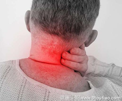 脖子出现这5种“迹象”，可能是癌症的症状，别忽视