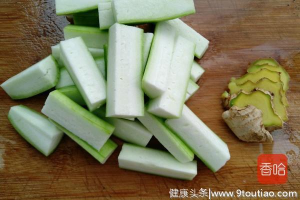夏天最值得一吃的蔬菜，也是天然玻尿酸，常吃皮肤滑嫩气色好