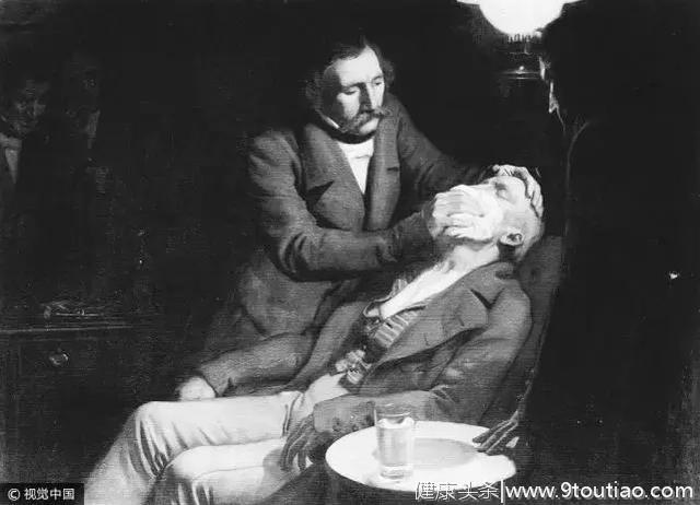 老照片探秘 旧时牙医是如何给人瞧病的