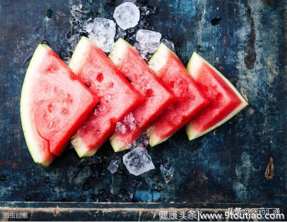 一旦患上高血压，不仅是盐，4种水果也要少吃，避免刺激高血压