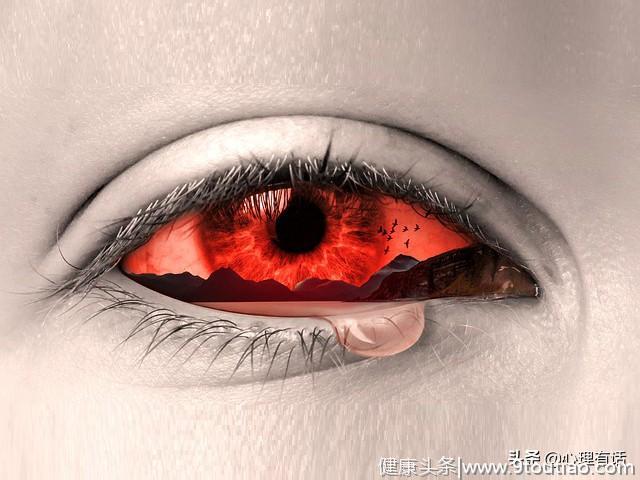 心理测试：哪只眼睛哭得最伤心，测试初恋伤你有多深？
