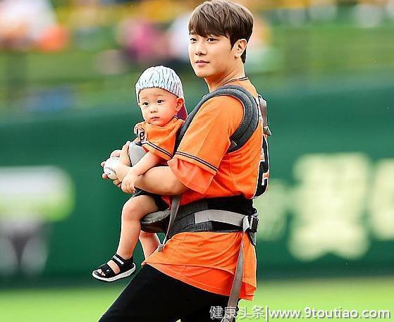 奶爸人设崩了，崔珉焕带儿子开球，粗心大意差点伤害小孩子颈椎