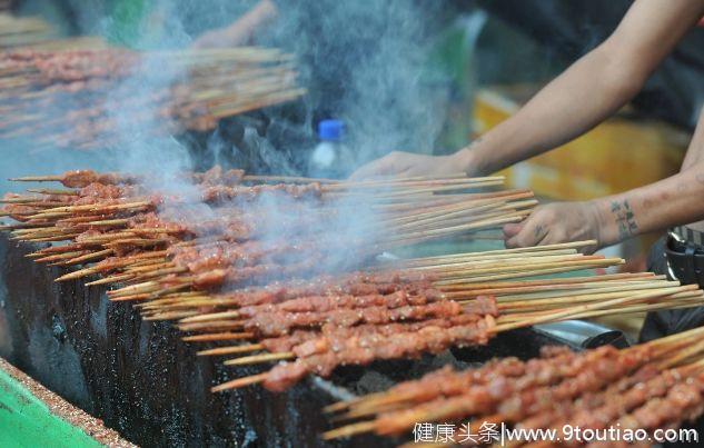 28岁男子，查出肠癌，医生：一种“食物”吃太多，肠道易癌变