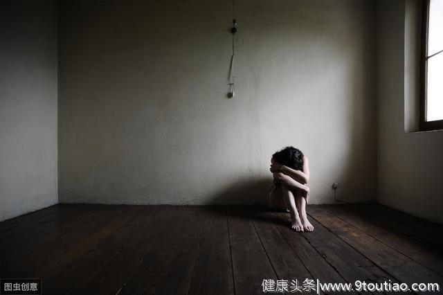 她已经抑郁了，“中国式父母”请放过你们的女儿，让她自己生活