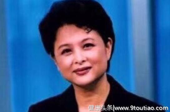 央视主持人肖晓琳因肠癌离世。 医生痛心：她能早做这个检查多好