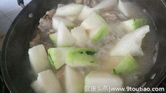 夏季食欲不振吃什么？营养师：多吃两种瓜、喝一种粥，少吃一种肉