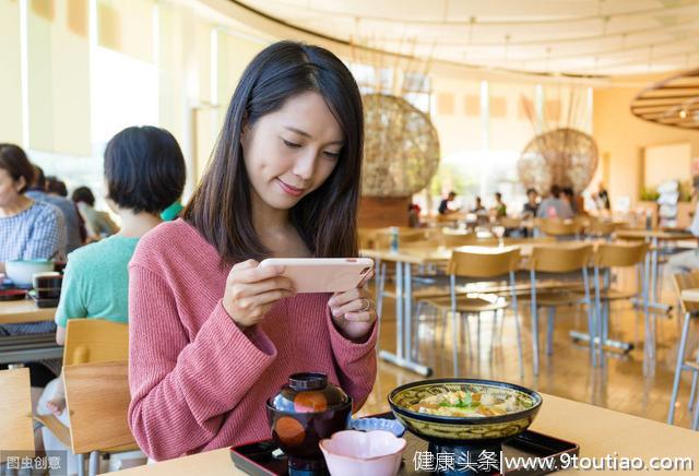 22岁女大学生确诊肠癌，医生提醒：4种食物是祸根，少往嘴里塞