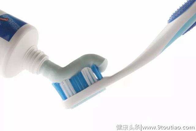 话说你用过牙粉吗？它到底能不能取代牙膏？
