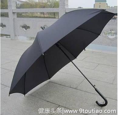 心理测试：下雨你用哪一把伞？测近期，你能和命中的贵人相遇吗