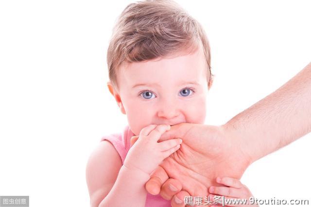 阻止宝宝吃手后果很严重！三种应对方法为宝宝心理健康保驾护航
