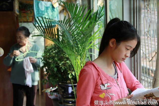成长的隐痛，电影《狗十三》从一个女孩的蜕变反观中国式家庭教育