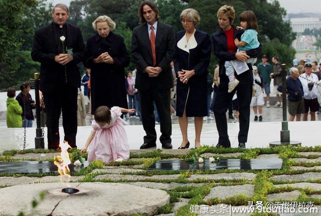 美国前司法部长肯尼迪的孙女在家中服药身亡，患有抑郁症