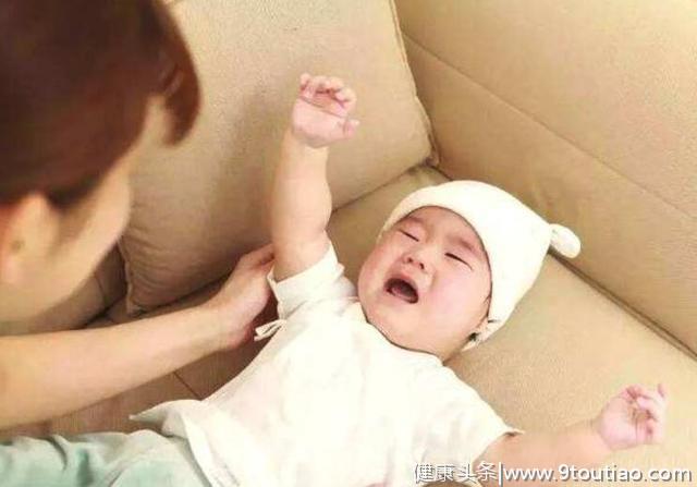 别抱，孩子哭就哭吧，一哭就哄容易把他惯坏。心理学家说：错了