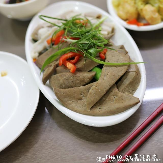 去澳门旅游吃什么？传说中的大排档美食，游客排队都要吃