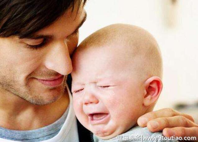 “孩子哭的时候不能抱，否则会宠坏的”！心理学家：错了
