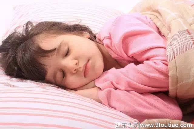 孩子哭着睡影响孩子心理健康，家长要留心