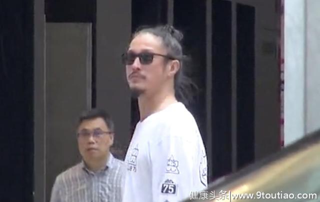 何鸿燊46岁女婿陈子聪大病后罕有独自出街，告别暴瘦脱发回归型男