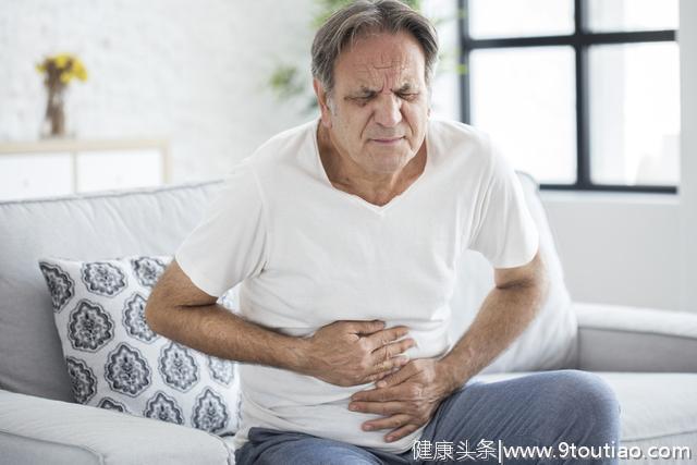 大爷上腹隐痛，当成胃炎治疗多年，危及性命！肝硬化也有这些症状
