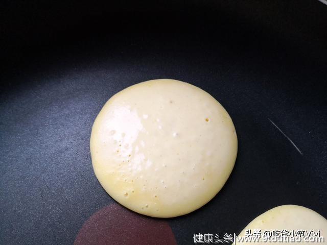 小米酸奶松饼｜懒人早餐食谱：快手简单0难度，松软可口真香甜