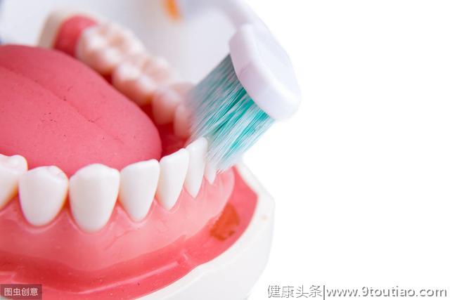 揪出残害牙周健康的杀手——牙菌斑和牙结石