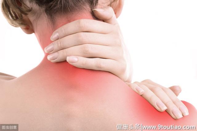 肩膀时常疼痛还使不上劲？这个可能是肩周炎发出的信号