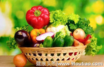 口腔溃疡的人就应该多吃蔬菜水果？过量吃这4种食物，反而不利