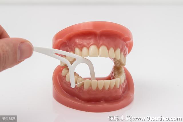 远离龋齿和牙周病其实很简单，搞定你口中的牙菌斑就可以