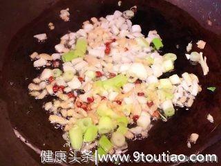 夏日菜谱，海虾炒土豆丝，荤素都有，做法简单，营养美味，动手吧