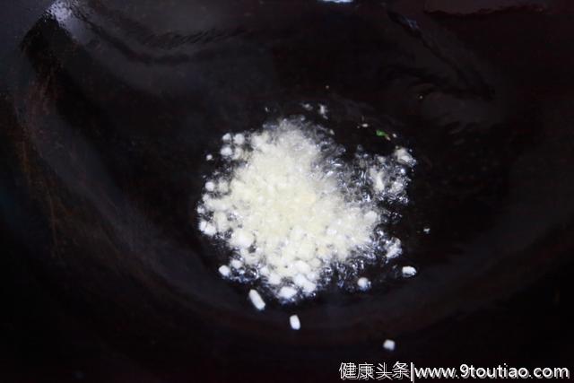 食谱丨胡萝卜丝炒的又硬又没有味道？你差了这一步