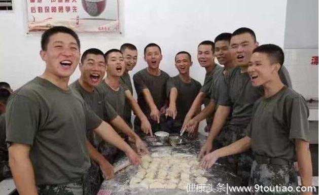 军人在部队第一顿饭吃面条，那最后一顿吃什么？这一餐很重要