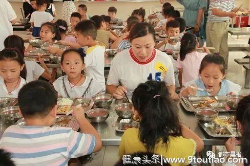 来看看徐州这3所学校食堂，娃娃吃什么校长吃什么