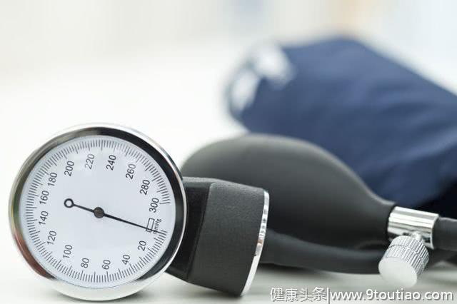 你有高血压却不知道？夜里有这种“表现”的人，尽快测测血压吧