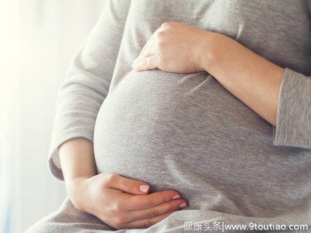 避免习惯性流产，医生建议女性应趁年轻怀孕