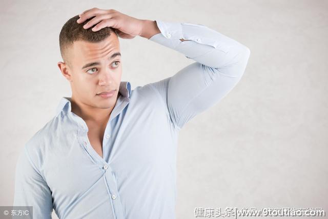 男人经常脱发，主要有这3个诱因，需要逐个来排除