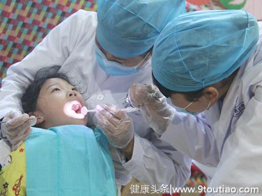 让孩子配合治疗牙齿，牙科医生给了三个建议