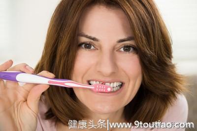 女人40，牙齿美才能笑得更灿烂，注意4个小技巧，牙口更好