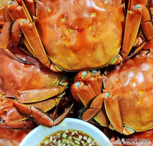 大叔家的秋季食谱：清蒸大闸蟹，香气扑鼻，肉质鲜美，家人喜欢