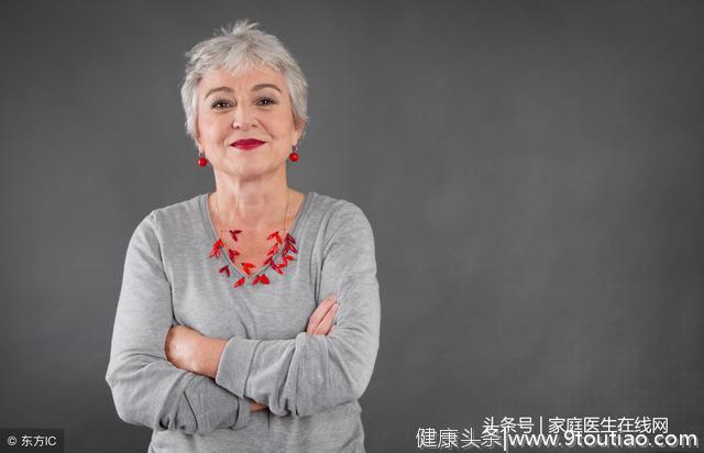 女人一到更年期，月经可能会有3种“乱象”，这都很正常