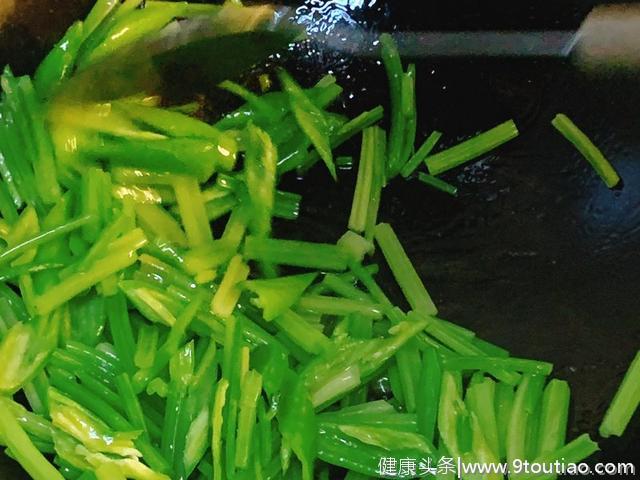 爆炒鸡杂：山东比较常见的下酒菜，搭配花生米