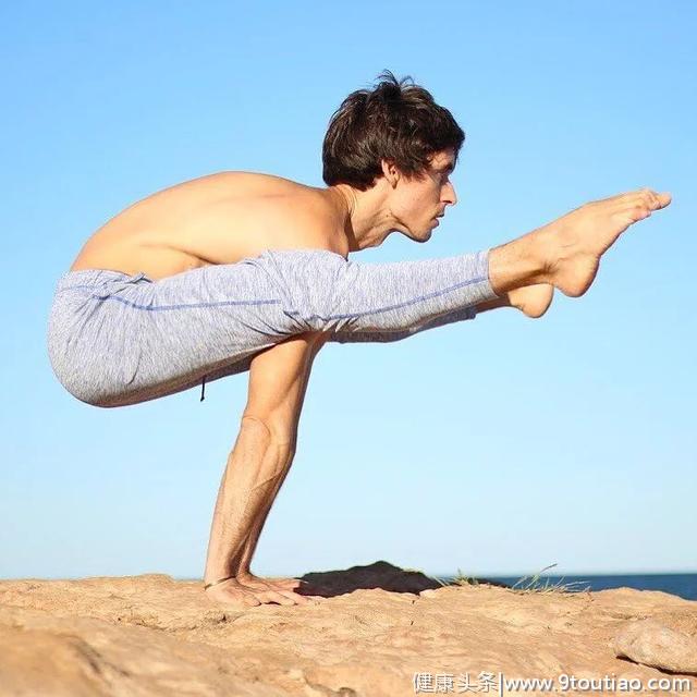 瑜伽不只有柔软，一段充满男性荷尔蒙的练习，该有的线条都有了