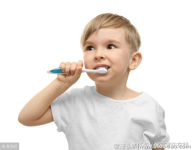 孩子蛀牙可不是小事，这三个危害，可能会影响孩子一生